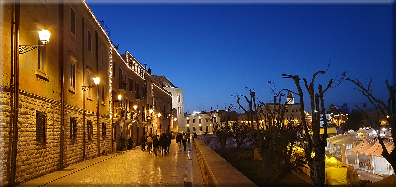 foto Bari di notte